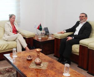 صنع الله وستيفاني يناقشنا محاولات تدخل الميلشيات في عمل المؤسسة الوطنية لنفط