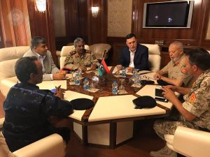 السراج يجتمع بقيادات عسكرية وأمنية في طرابلس