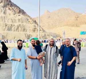 نشطاء يتداولون صور قادة الاجهزة الامنية بطرابلس اثناء ادائهم فريضة الحج