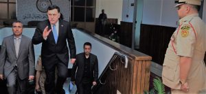 الرئيس السراج بصفته القائد الاعلى للجيش يمنح نوط الواجب العسكري