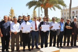 بالصور | مصرفيون يطالبون بالافراج عن زملائهم