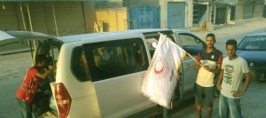 بالصور | الهلال الاحمر الليبي ” اجلاء 50 عائلة عالقة بطرابلس “