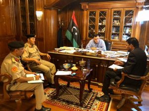 السراج يجتمع بوزير المالية وآمر المنطقة العسكرية طرابلس