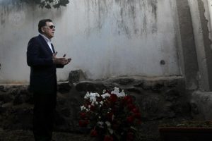 السراج يزور جزيرة أوستيكا التي نفي إليها ليبيون خلال فترة الاحتلال الإيطالي في ختاما مشاركته بمؤتمر باليرمو