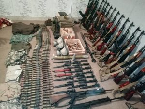 الغرفة الامنية صبراتة تضبط كميات كبيرة من الاسلحة والذخائر باحد المنازل