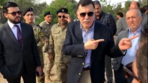 بالفيديو | في جولة ميدانية مفاجئة السراج يصدر قرار بمنح ملكية معسكرات داخل طرابلس إلى صندوق الإنماء للاستثمار