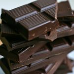 الشكولاتة الداكنة تحسن النظر بعد ساعتين