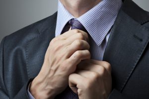 التسول بربطات العنق والعطور الفاخرة ..!