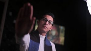 فرج الكيش يكتب .. صحفي تحت تهديد السلاح (لا للإعتداء )