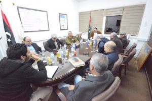 صنع الله يبحث مع عسكريين إعادة تأهيل الحقول المتضررة من هجمات الارهابية