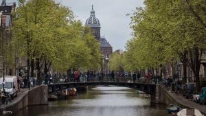 بعد زحام وضجيج وغلاء.. مدن أوروبية تريد “التخلص من السياح”