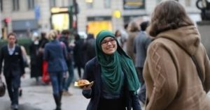 سويسرا تؤيد قانونا يمنع الموظفين من ارتداء رموز دينية