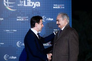 الاندبندت .. حفتر متهم بارتكاب جرائم حرب في درنة