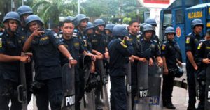 فنزويلا تغلق المعابر الحدودية مع كولومبيا جزئيا