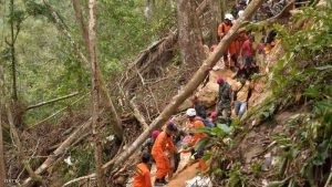 إندونيسيا تنتظر “معجزة” لإنقاذ العمال الـ30