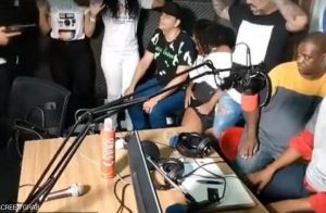 سطو على الهواء مباشرة.. والمشاهدون يبلغون الشرطة