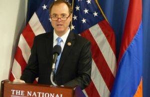 رئيس لجنة الاستخبارات بمجلس الشيوخ الامريكي حول مكالمة ترامب لحفتر “سوء حكم وعدم كفاءة “