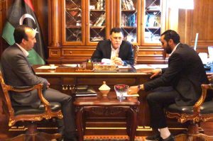 السراج بصفته القائد الأعلى للجيش الوطني يجتمع بعمداء بلديات نالوت والزنتان وكاباو ويفرن