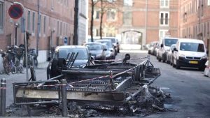 يمينيون متطرفون في الدنمارك يدنسون نسخا من القرآن