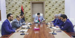 رئيس المجلس الرئاسي يترأس اجتماع لجنة الطوارئ