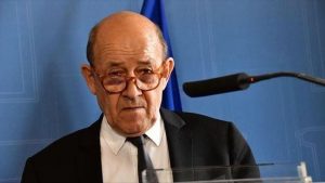 لودريان: ماكرون يريد الاجتماع بحفتر لحثه على وقف إطلاق النار بطرابلس