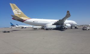 سقوط قذيفة في مطار معيتيقة وتحويل مسار طائرة لمصراتة