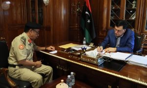 القائد الأعلى للجيش الليبي يبحث تطورات الوضع الميداني مع رئيس الأركان