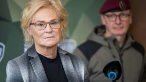 خاص: استقالة وزيرة الدفاع الألمانية كريستين لامبرخت