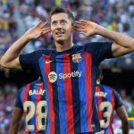 إسبانيول يقدم شكوى بشأن مشاركة ليفاندوفسكي مع برشلونة