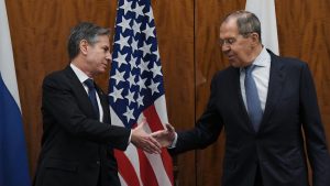 الأول منذ بداية حرب أوكرانيا..لقاء ‘مقتضب’ بين بلينكن و نظيره الروسي