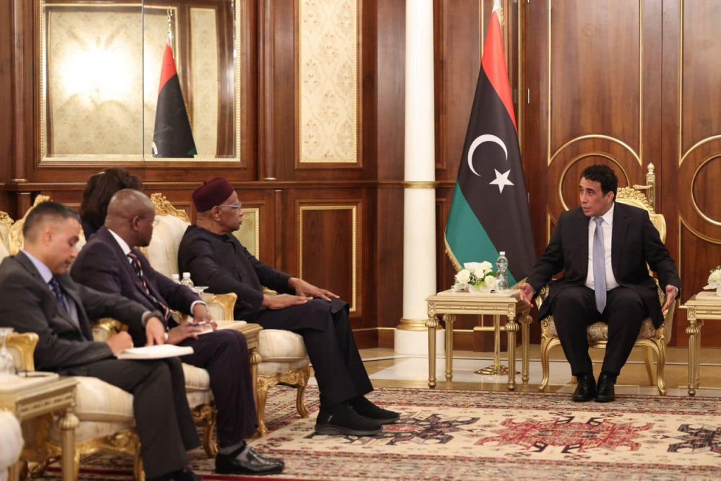 قبيل تقديمه إحاطة لمجلس الأمن .. باثيلي يجري مشاورات مع المنفي والدبيبة