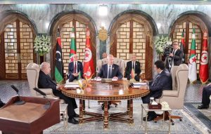القمة الليبية التونسية الجزائرية: اتفاق على التنسيق لحماية أمن الحدود وتنفيذ مشروع الربط الكهربائي
